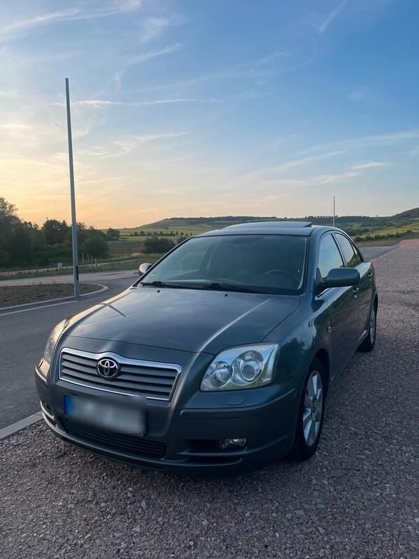 Grau Gebraucht 2004 Toyota Avensis Limousine | 3.300 € (Fairer Preis) - Bild 1/4