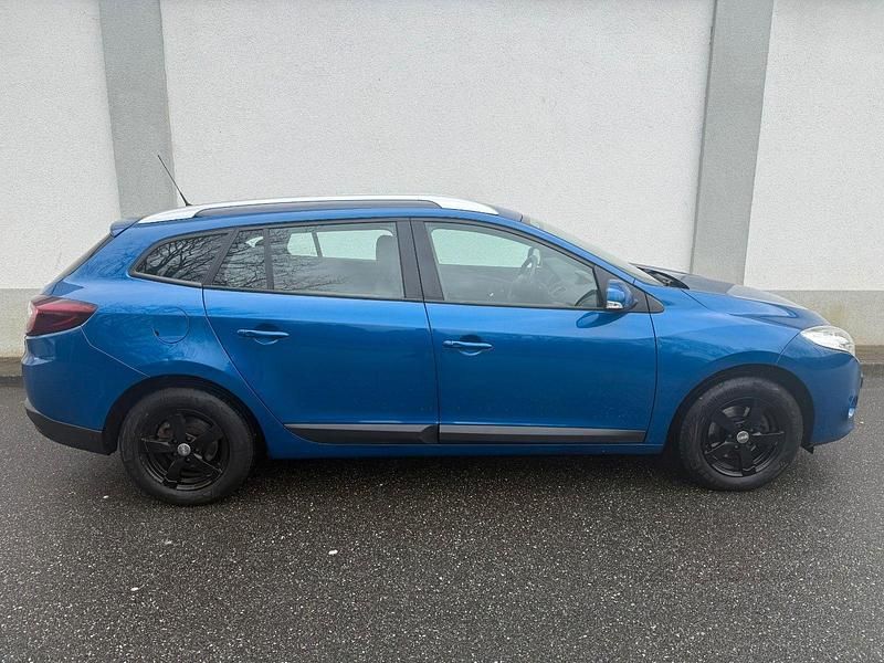 Gebraucht Renault Mégane GrandTour Expression 90 PS (66 kW) 2012 Blau Kombi