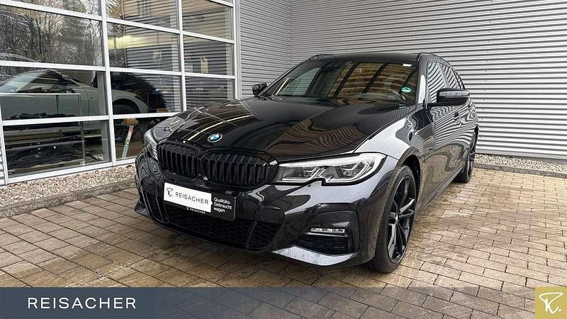 Gebraucht BMW 330e Performance 292 PS (214 kW) 2021 Saphirschwarz metallic Kombi