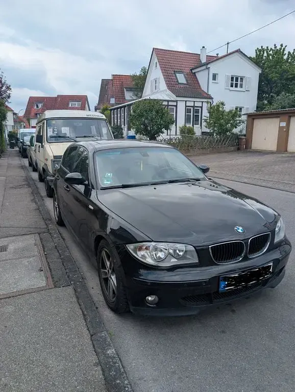 Gebraucht BMW 118 129 PS (94 kW) 2007 Schwarz Kleinwagen