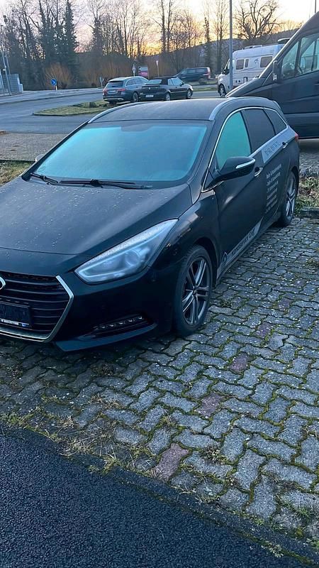 Schwarz Gebraucht 2015 Hyundai i40 Kombi | 6.999 € (Superpreis) - Bild 1/4