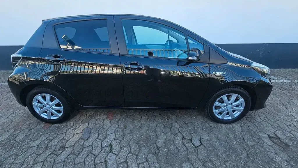 Gebraucht Toyota Yaris Hybrid Edition 75 PS (55 kW) 2014 Schwarz Limousine