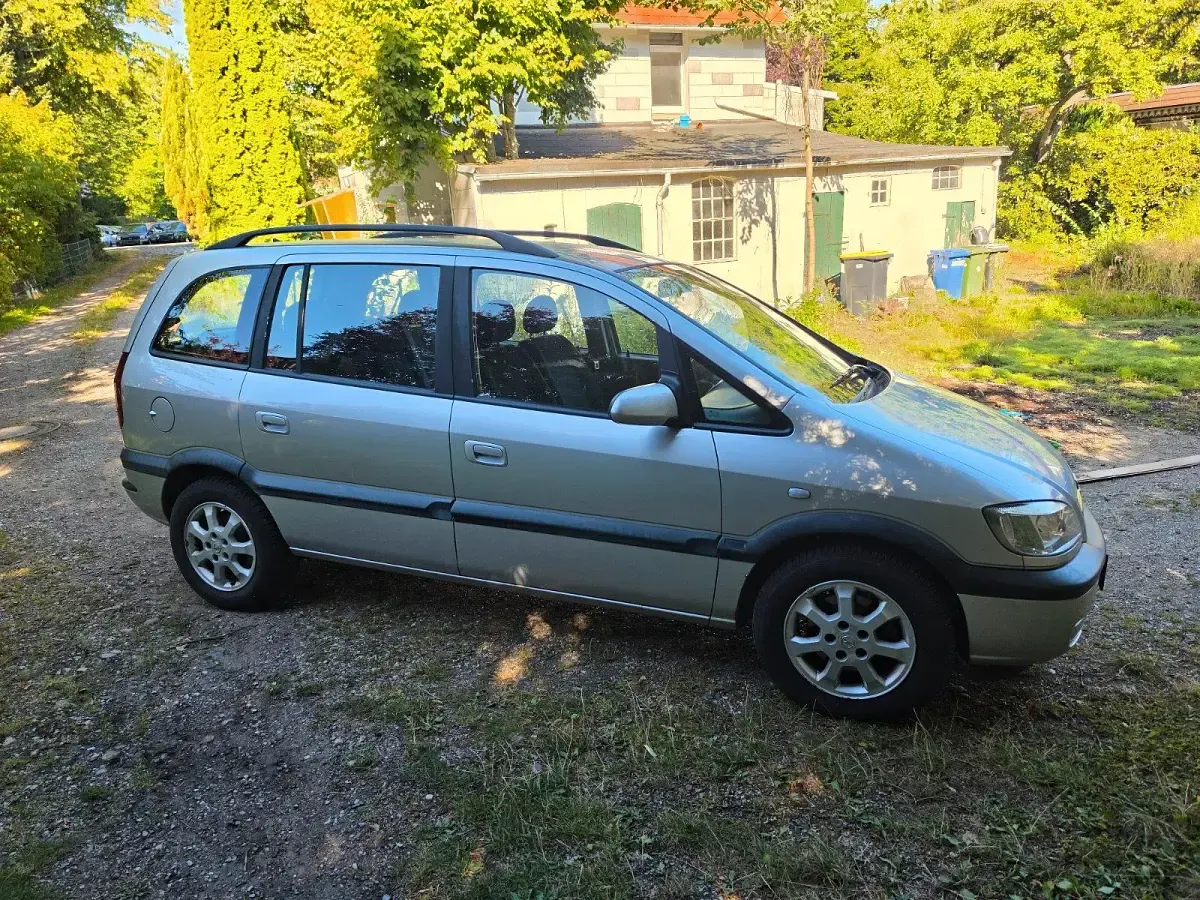 Gebraucht Opel Zafira 125 PS (91 kW) 2003 Silber Van / Kleinbus