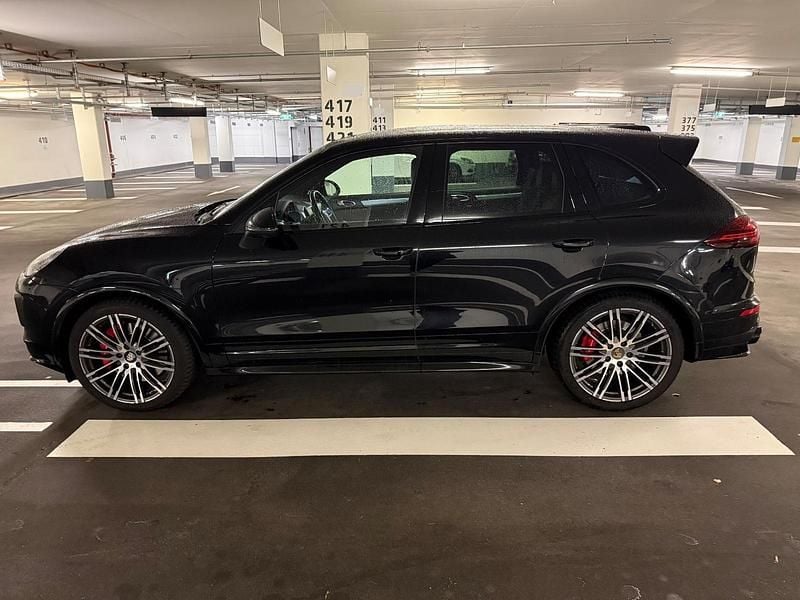 Schwarz Gebraucht 2015 Porsche Cayenne GTS SUV | 39.800 € (Teuer) - Bild 1/4