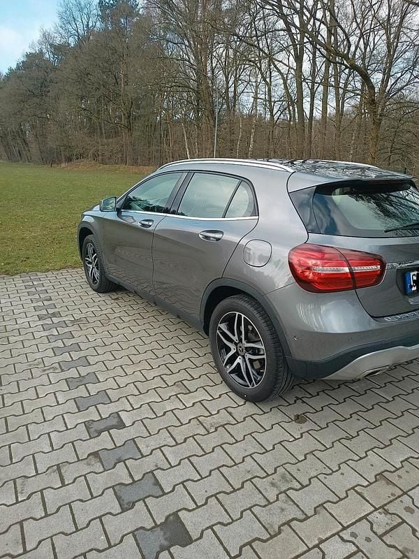 Gebraucht Mercedes GLA180 122 PS (89 kW) 2017 Andere farben SUV