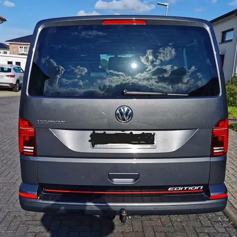 Käytetty VW Multivan 150 HP (110 kW) 2020 Harmaa Tila-auto