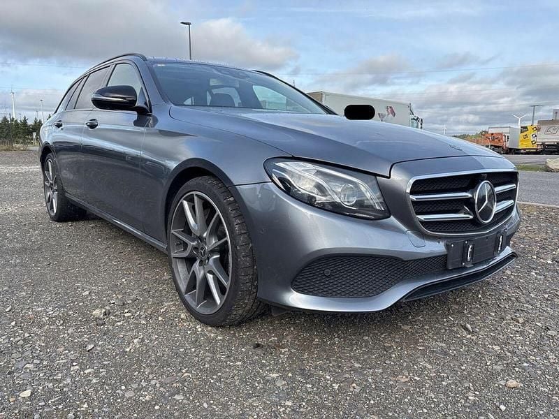 Gebraucht Mercedes E400 Night 330 PS (242 kW) 2019 Lack selenitgrau Kombi