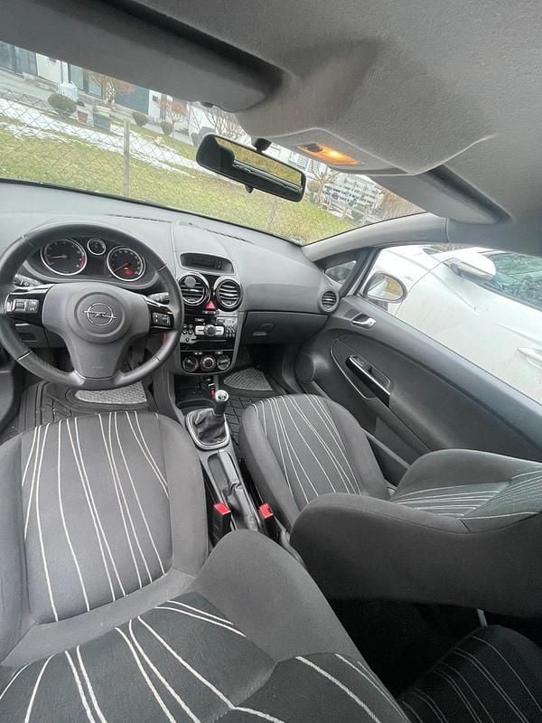 Gebraucht Opel Corsa 101 PS (74 kW) 2010 Weiß Kleinwagen