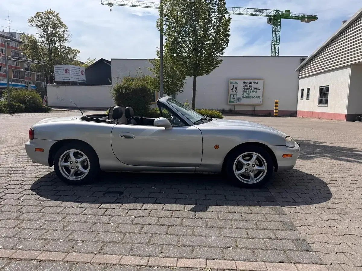 Usata Mazda MX5 140 CV (102 kW) 2000 Argento Cabrio
