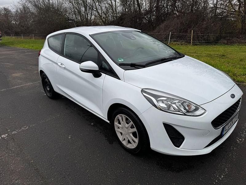 Weiß Gebraucht 2018 Ford Fiesta Cool & Connect Kleinwagen | 5.750 € (Fairer Preis) - Bild 1/4