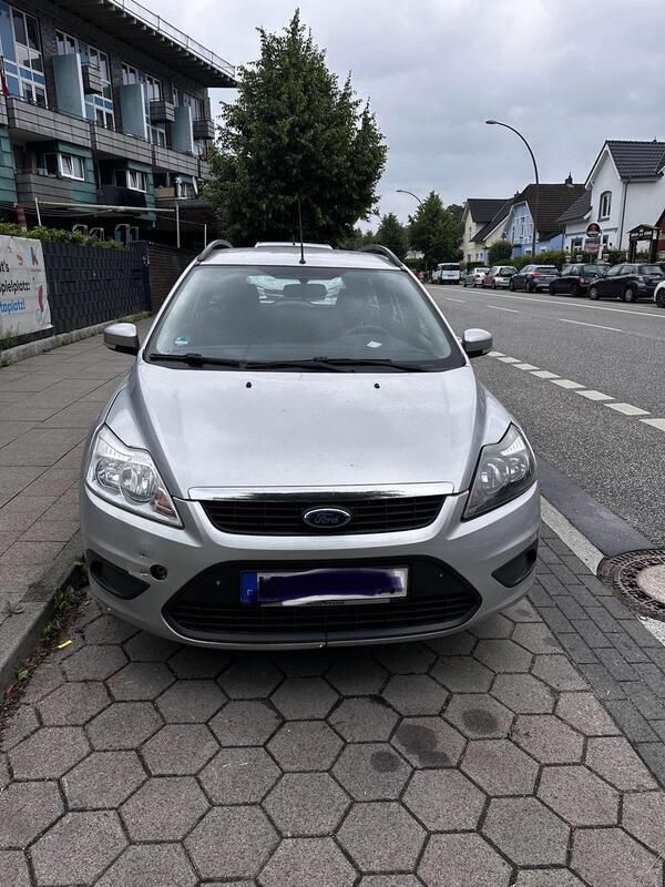 Silber Gebraucht 2011 Ford Focus Kombi | 2.349 € (Superpreis) - Bild 1/4