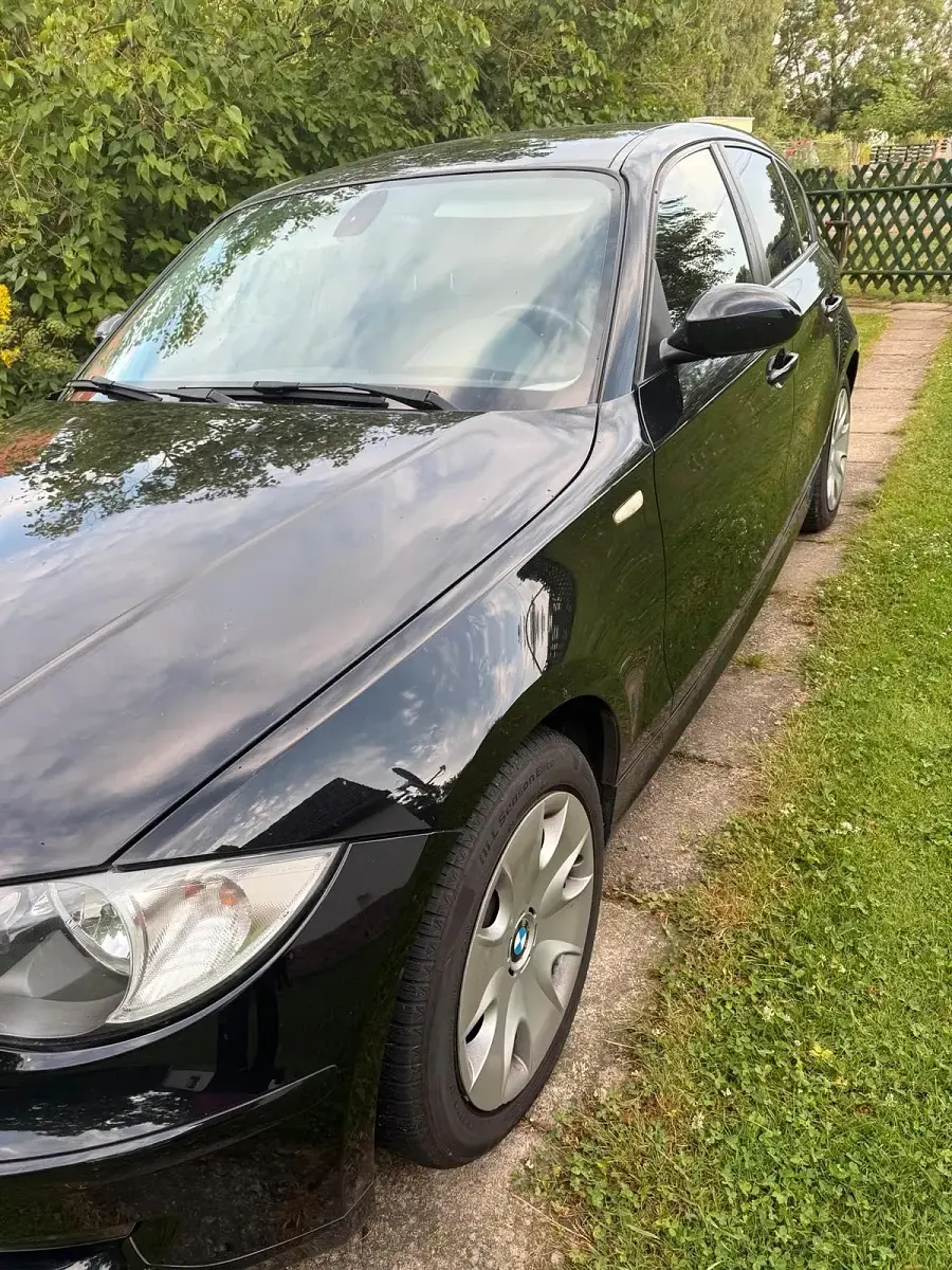 Gebraucht BMW 116 122 PS (89 kW) 2010 Schwarz Kleinwagen