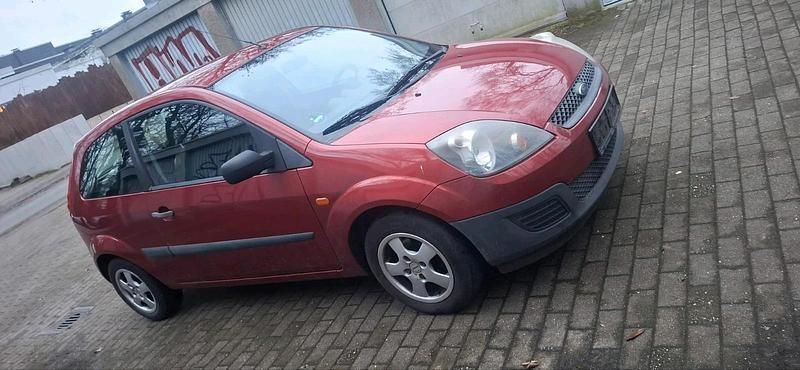 Gebraucht Ford Fiesta 69 PS (50 kW) 2007 Rot Kleinwagen