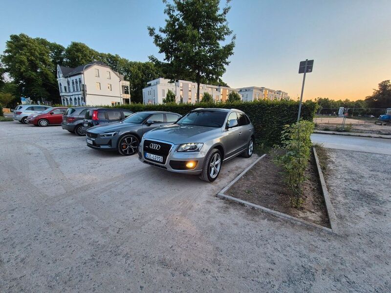 Grau Gebraucht 2010 Audi Q5 Ambiente SUV | 12.999 € (Fairer Preis) - Bild 1/4