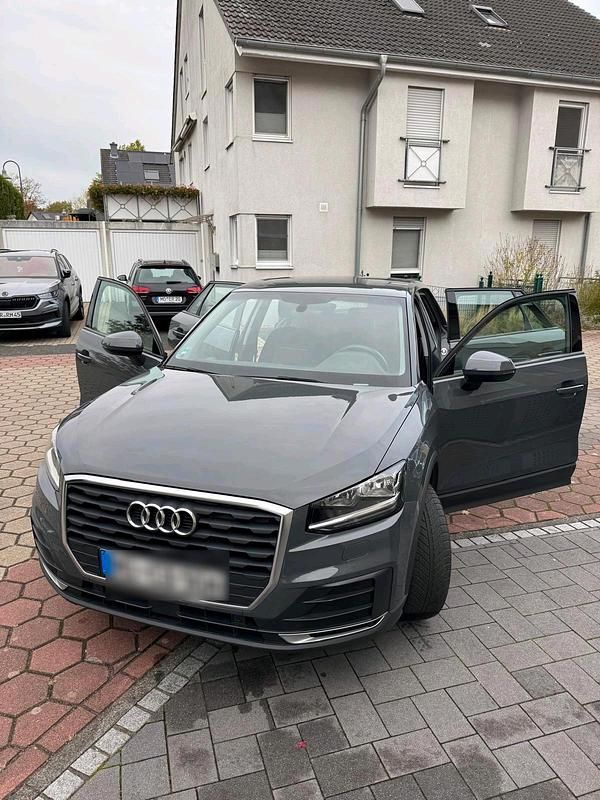 Grau Gebraucht 2019 Audi Q2 SUV | 14.990 € (Superpreis) - Bild 1/4