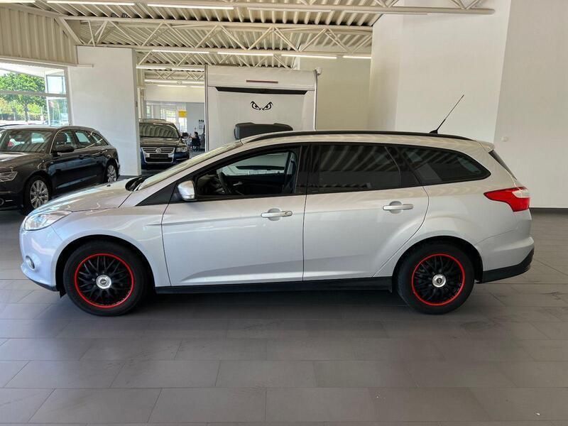 Gebraucht Ford Focus Trend 105 PS (77 kW) 2012 Silber Kombi