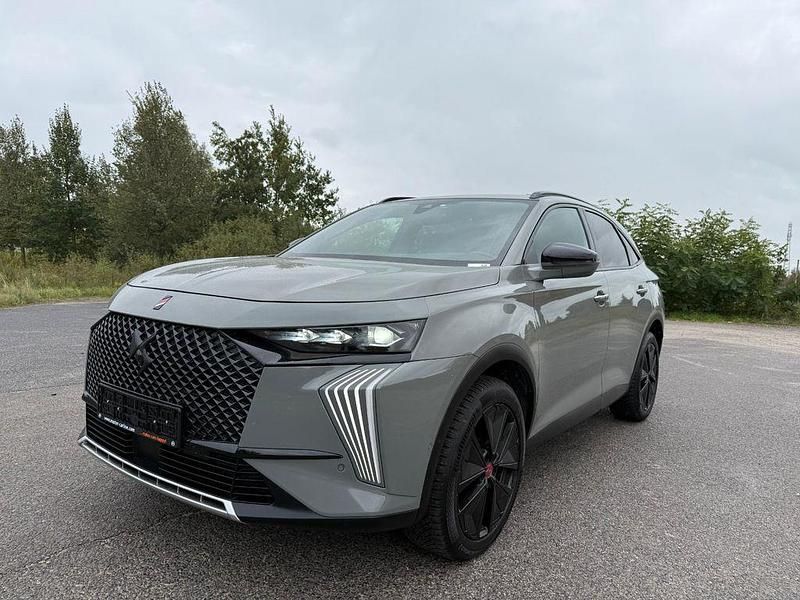 Grau Gebraucht 2023 DS Automobiles DS7 Crossback Performance SUV | 23.500 € - Bild 1/4