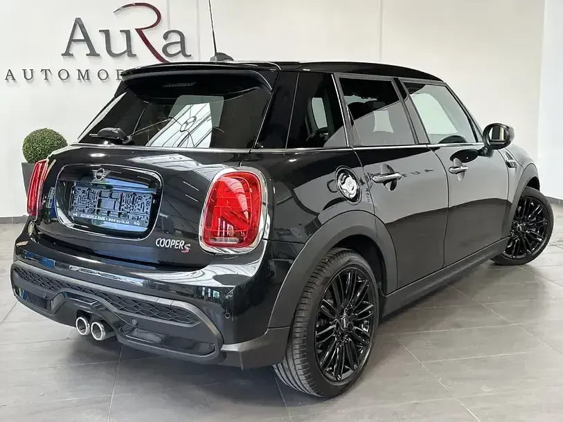 Gebraucht Mini Cooper S Classic 178 PS (130 kW) 2023 Midnight black Kleinwagen