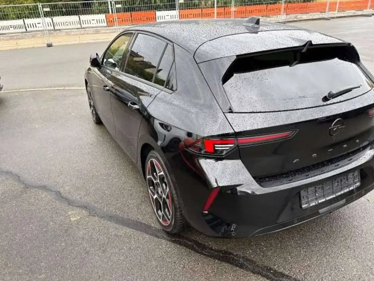 Gebraucht Opel Astra 131 PS (96 kW) 2023 Schwarz Kleinwagen