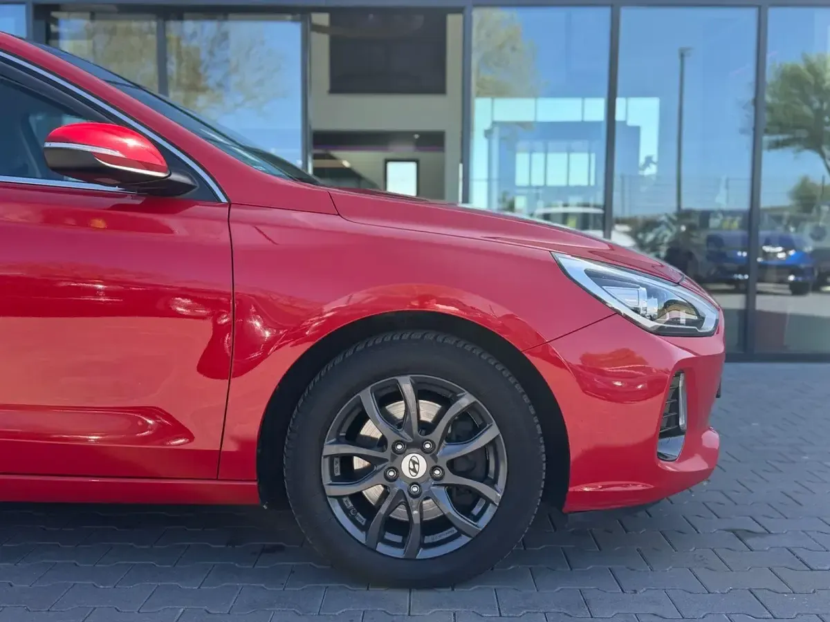 Gebraucht Hyundai i30 Premium 136 PS (100 kW) 2018 Rot Kombi
