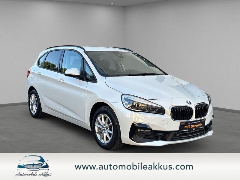 Weiß Gebraucht 2021 BMW 220 Active Tourer Sport Line Van / Kleinbus | 19.999 € (Superpreis) - Bild 1/4