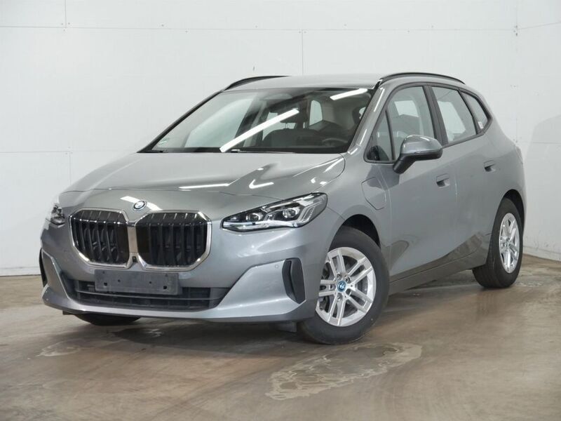 Grau Gebraucht 2023 BMW 225 Active Tourer Luxury Line Van / Kleinbus | 27.980 € (Superpreis) - Bild 1/4