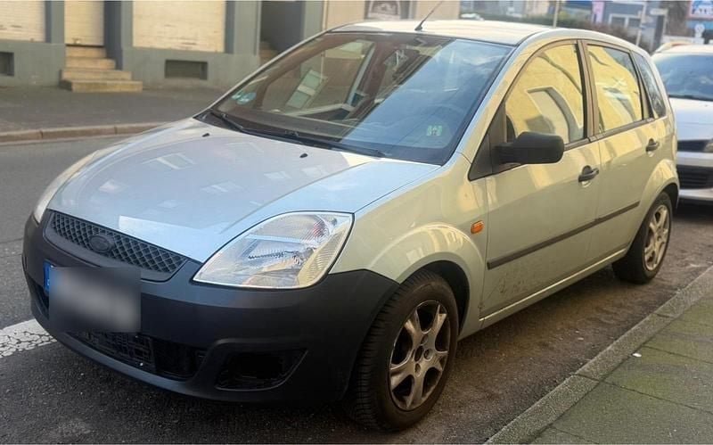 Gebraucht Ford Fiesta 60 PS (44 kW) 2004 Silber Kleinwagen