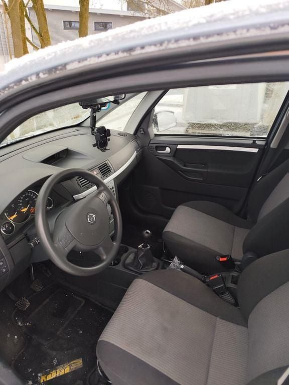 Grau Gebraucht 2005 Opel Meriva Van / Kleinbus | 2.100 € (Fairer Preis) - Bild 1/4