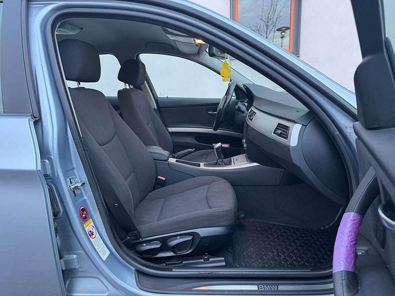 Gebraucht BMW 318 129 PS (94 kW) 2009 Blau Limousine