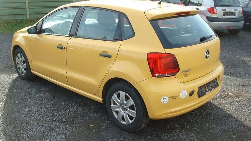 Gebraucht VW Polo Trendline 60 PS (44 kW) 2009 Gelb Limousine