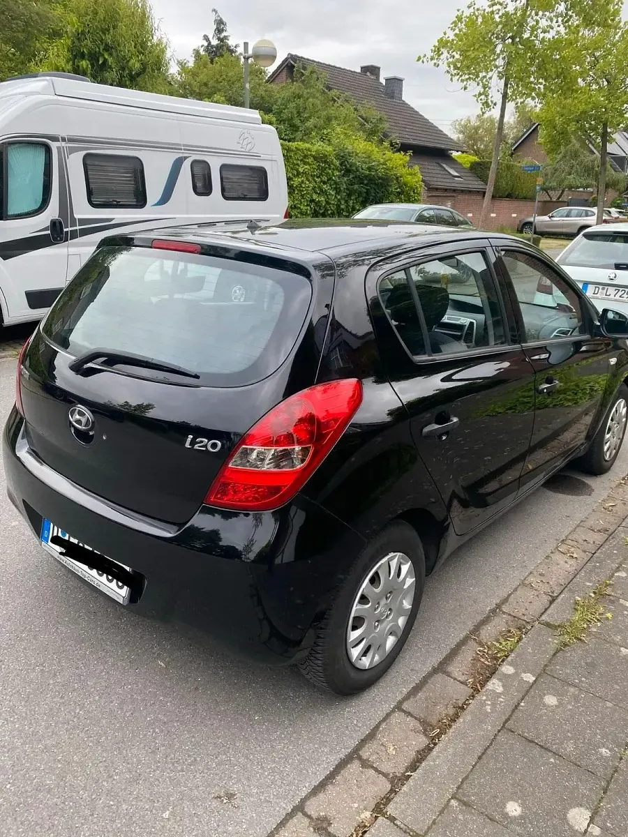 Gebraucht Hyundai i20 78 PS (57 kW) 2010 Schwarz Kleinwagen