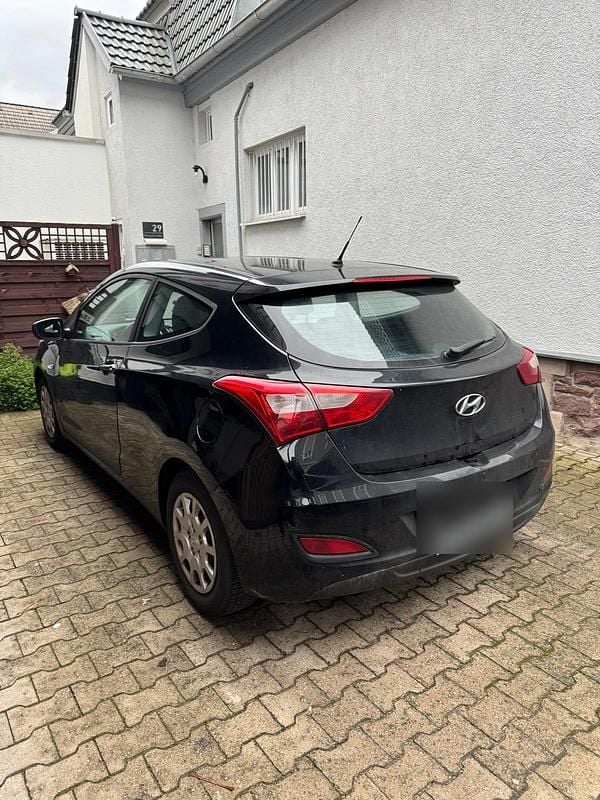 Gebraucht Hyundai i30 99 PS (72 kW) 2013 Schwarz Kleinwagen