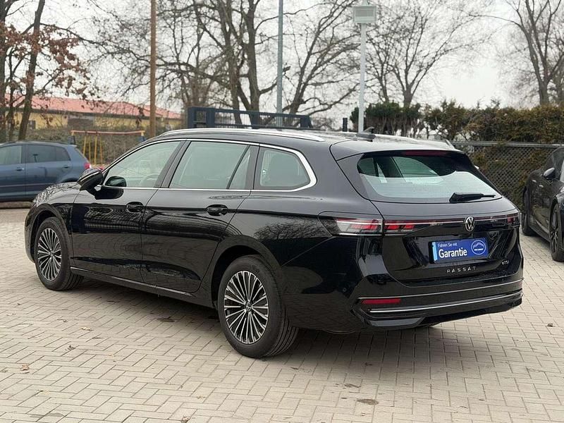 Gebraucht VW Passat Elegance 150 PS (110 kW) 2025 Grenadillschwarz metallic Kombi