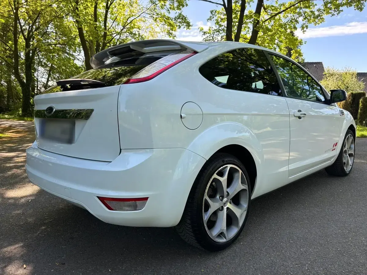 Gebraucht Ford Focus ST 126 PS (92 kW) 2008 Weiß Limousine