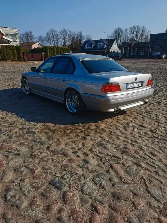 Second-hand BMW 740 286 CP (210 kW) 1995 Argintiu Berlinǎ