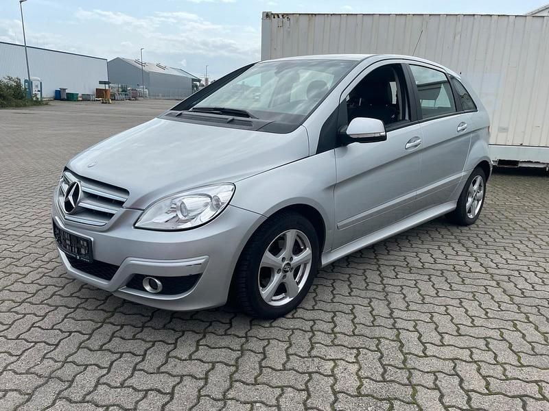 Silber Gebraucht 2010 Mercedes B180 Elegance Van / Kleinbus | 2.290 € (Superpreis) - Bild 1/4