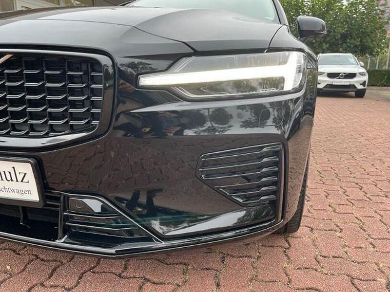 Gebraucht Volvo V60 Plus 349 PS (256 kW) 2025 Onyx black metallic Kombi