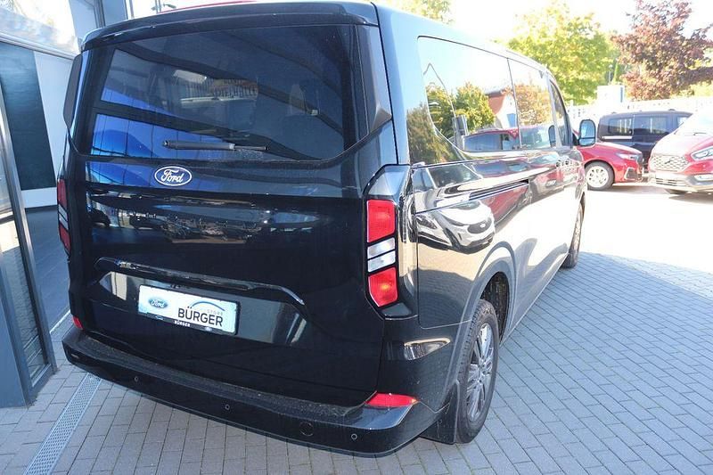 Gebraucht Ford Tourneo Titanium 170 PS (125 kW) 2025 Obsidianschwarz metallic Van / Kleinbus