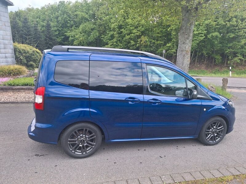 Blau Gebraucht 2019 Ford Tourneo Courier Sport Van / Kleinbus | 13.100 € (Fairer Preis) - Bild 1/4