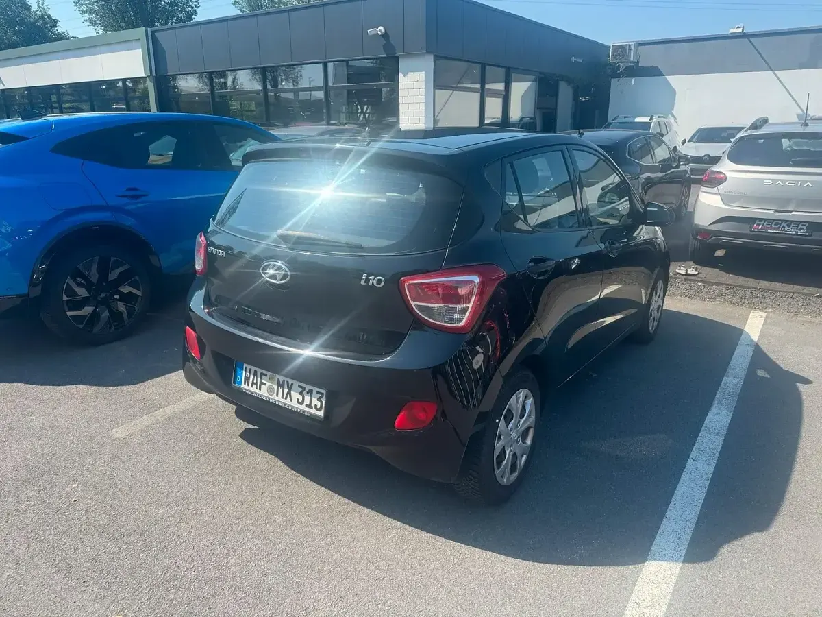 Gebraucht Hyundai i10 67 PS (49 kW) 2014 Schwarz Kleinwagen