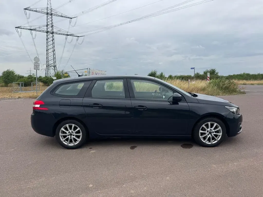 Gebraucht Peugeot 308 Allure 131 PS (96 kW) 2018 Grau Kombi