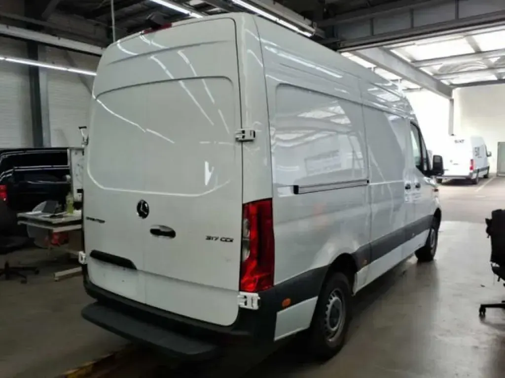 Używany Mercedes Sprinter 170 KM (125 kW) 2024 Biały Van
