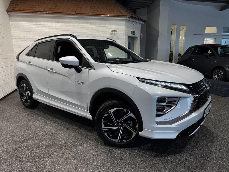 Gebraucht Mitsubishi Eclipse Cross Plus 188 PS (138 kW) 2023 Weiß SUV
