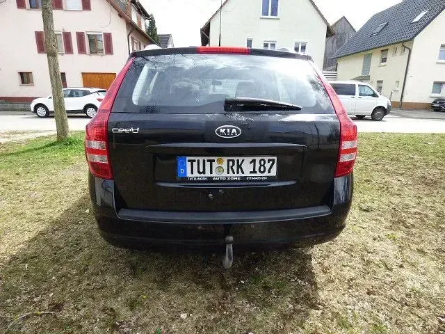 Gebraucht Kia Ceed LX 109 PS (80 kW) 2007 Schwarz Kleinwagen