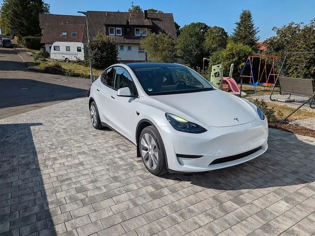 Gebraucht Tesla Model Y RWD 188 kW (256 PS) 2023 Weiß SUV
