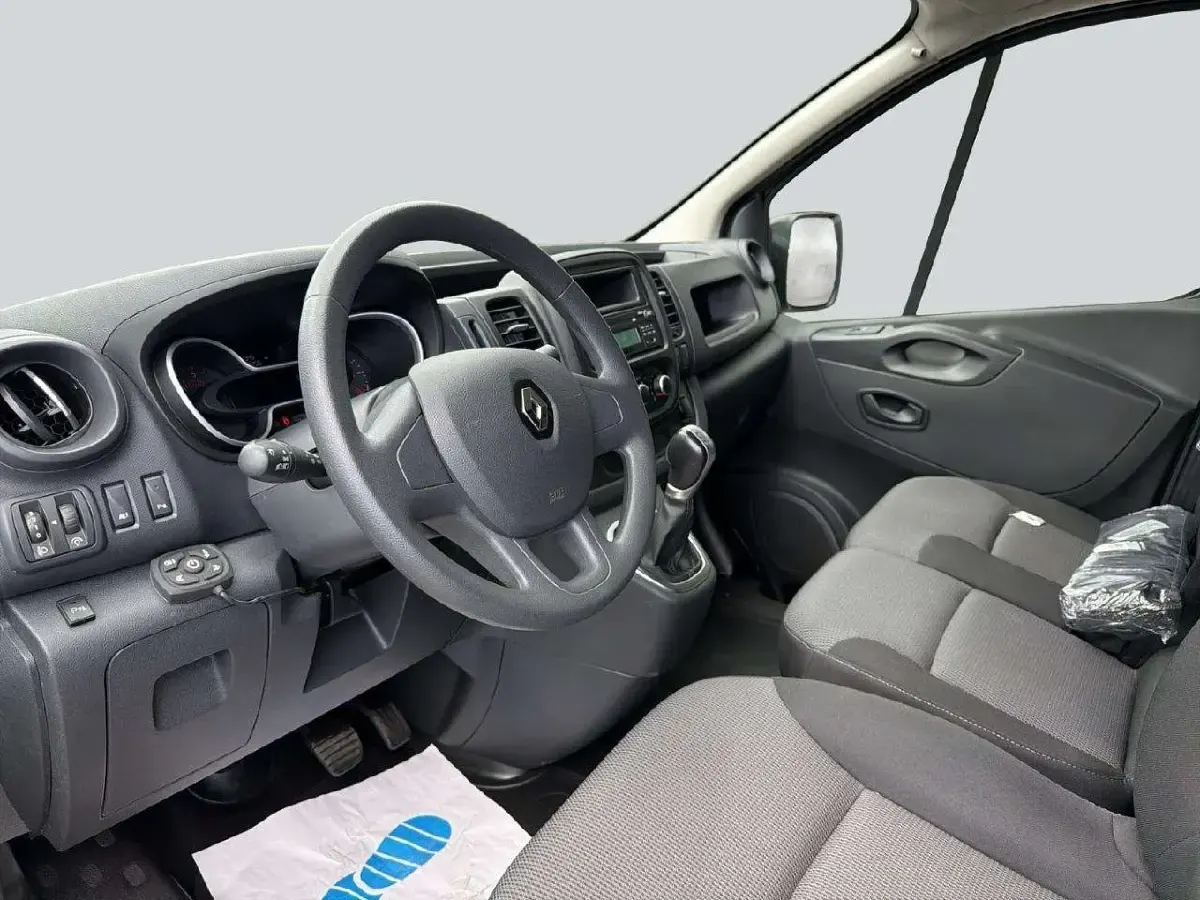 Gebraucht Renault Trafic Komfort 145 PS (106 kW) 2021 Städtisches grau Van / Kleinbus