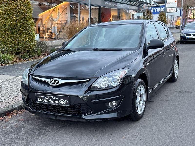 Schwarz Gebraucht 2011 Hyundai i30 Edition Limousine | 2.800 € (Etwas zu teuer) - Bild 1/4