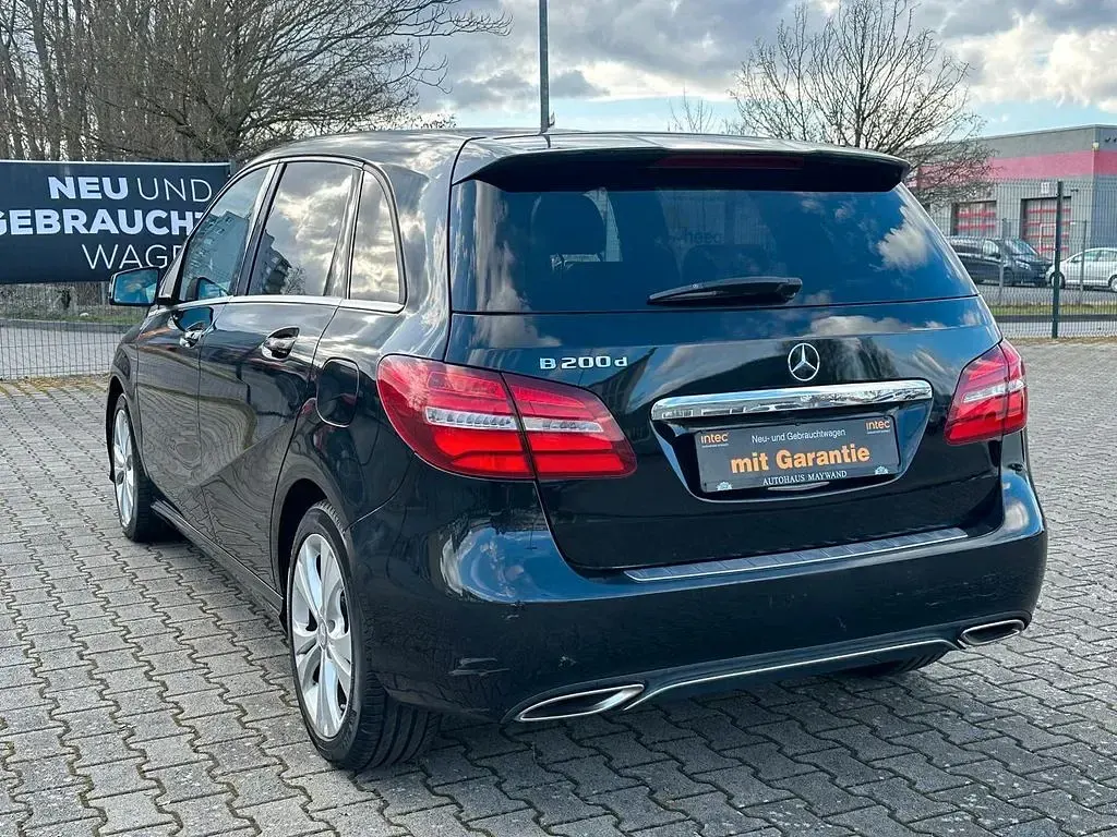 Gebraucht Mercedes B200 136 PS (100 kW) 2016 Schwarz Kleinwagen
