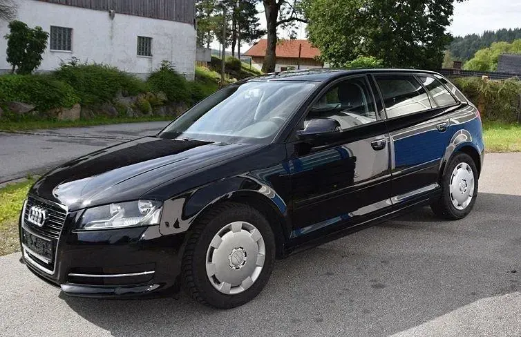Gebraucht Audi A3 Attraction 105 PS (77 kW) 2012 Schwarz Kleinwagen