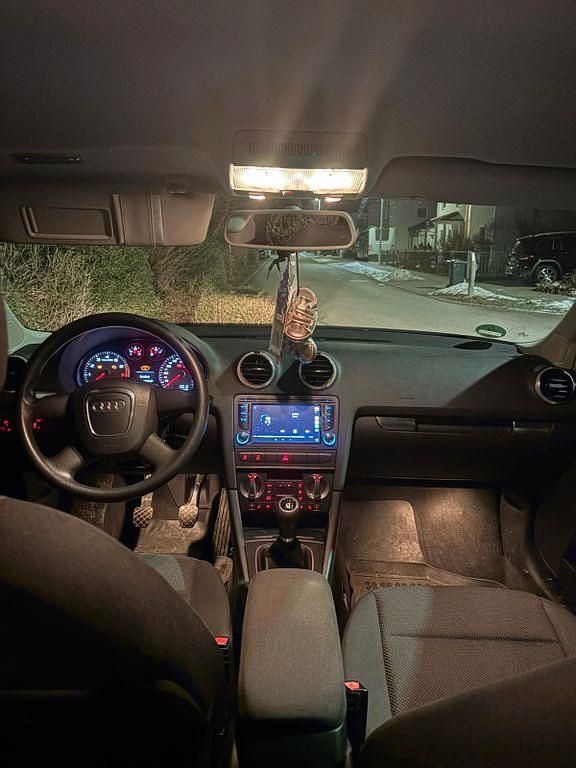 Gebraucht Audi A3 Ambiente 125 PS (91 kW) 2010 Silber Kleinwagen